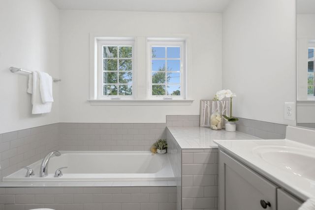 27 TATE MANOR DR, Charles Town, WV 25414
