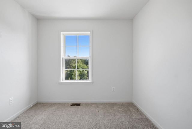 27 TATE MANOR DR, Charles Town, WV 25414
