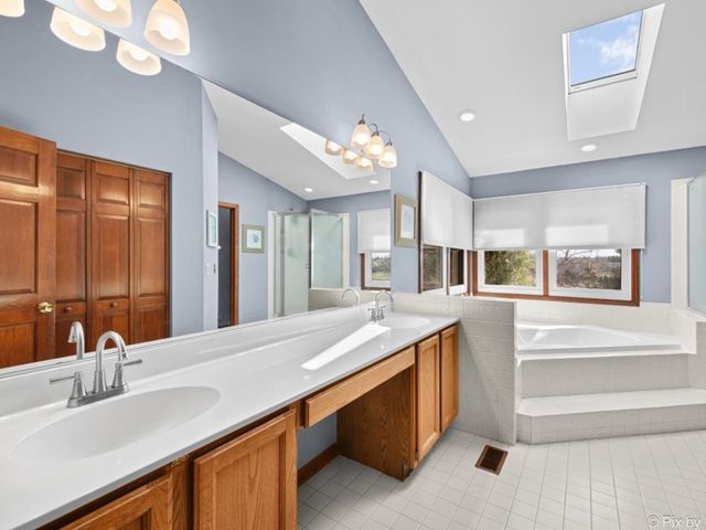 113 S Windham Lane, Bloomingdale, IL 60108