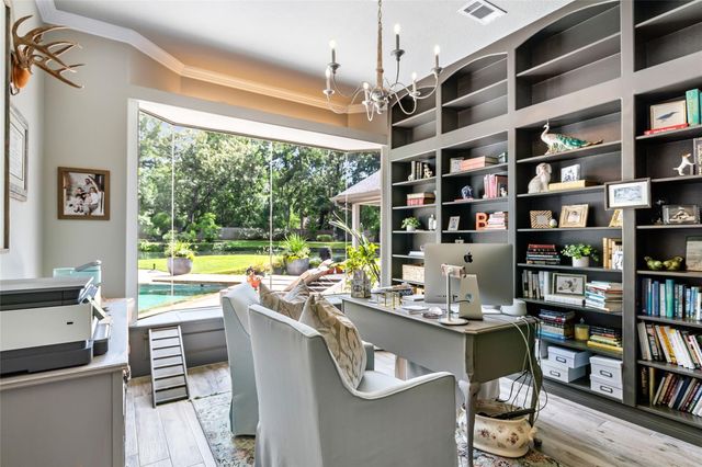 11 Turtle Cove Court, Kingwood, TX 77346