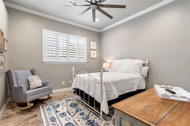 11 Turtle Cove Court, Kingwood, TX 77346