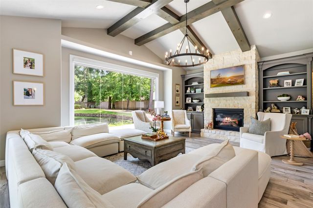 11 Turtle Cove Court, Kingwood, TX 77346