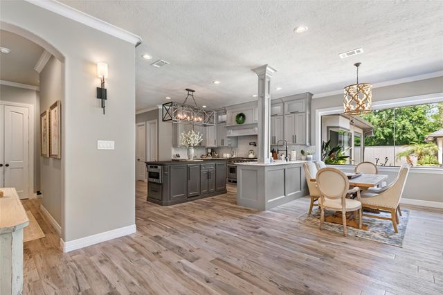 11 Turtle Cove Court, Kingwood, TX 77346