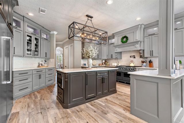 11 Turtle Cove Court, Kingwood, TX 77346