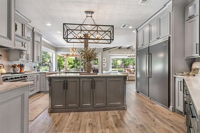 11 Turtle Cove Court, Kingwood, TX 77346