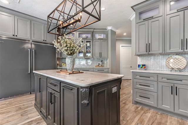 11 Turtle Cove Court, Kingwood, TX 77346