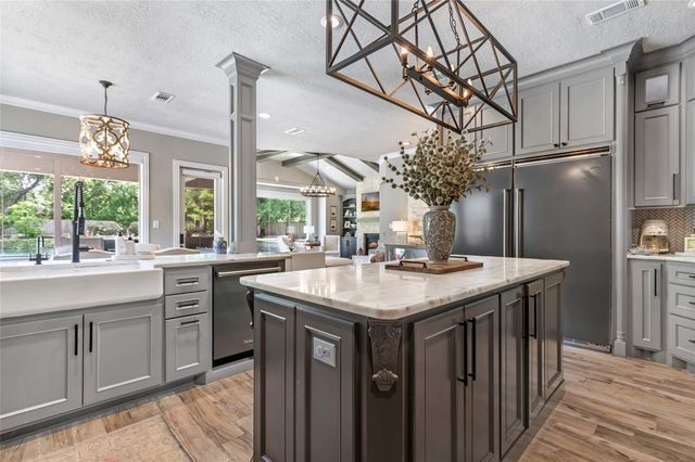 11 Turtle Cove Court, Kingwood, TX 77346