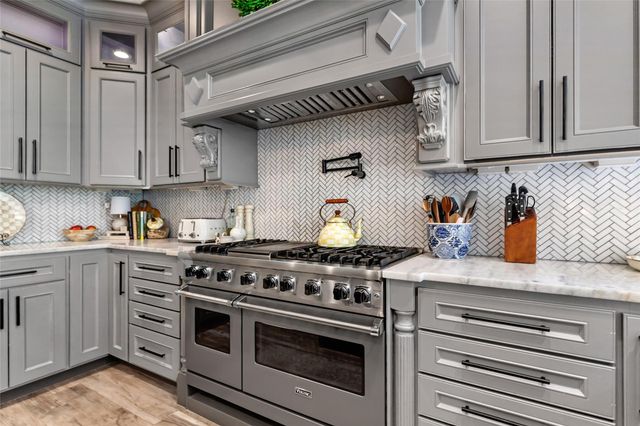 11 Turtle Cove Court, Kingwood, TX 77346