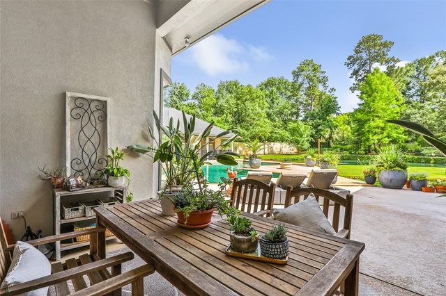 11 Turtle Cove Court, Kingwood, TX 77346