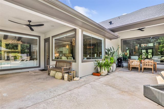 11 Turtle Cove Court, Kingwood, TX 77346