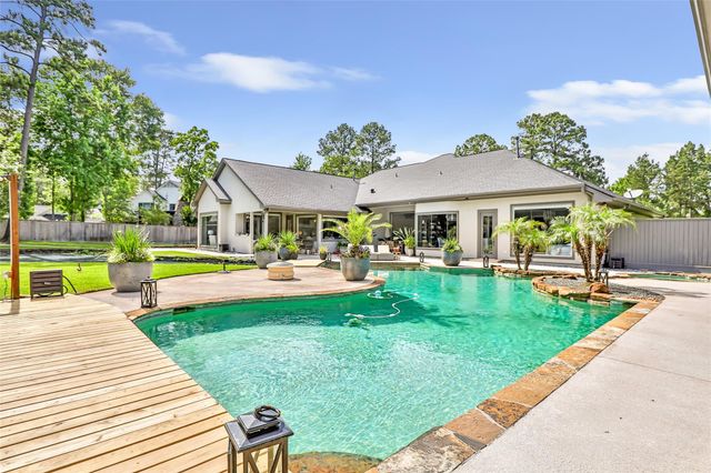 11 Turtle Cove Court, Kingwood, TX 77346