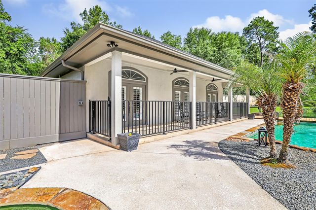 11 Turtle Cove Court, Kingwood, TX 77346