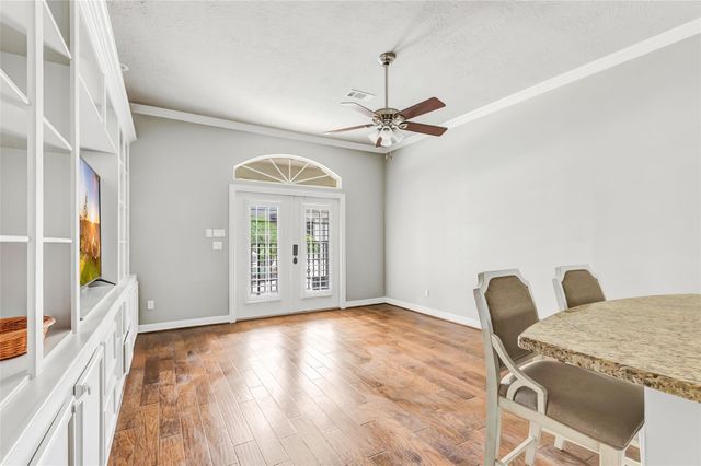 11 Turtle Cove Court, Kingwood, TX 77346