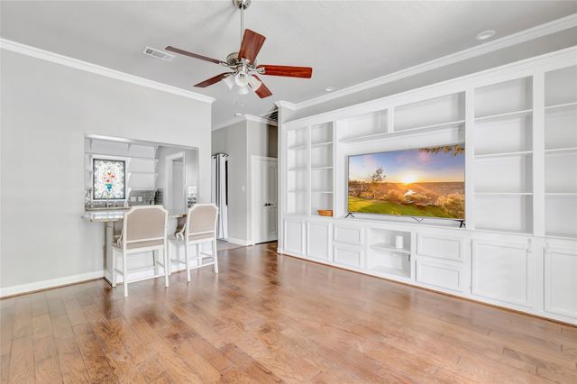 11 Turtle Cove Court, Kingwood, TX 77346