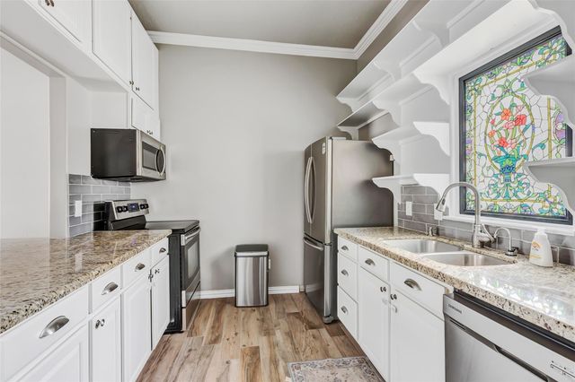 11 Turtle Cove Court, Kingwood, TX 77346