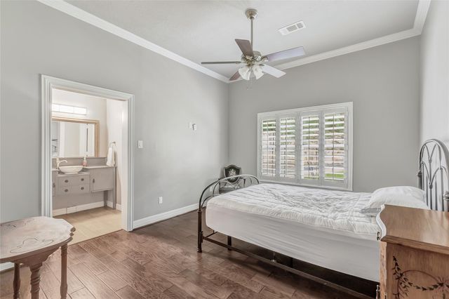 11 Turtle Cove Court, Kingwood, TX 77346