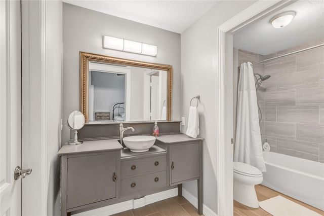 11 Turtle Cove Court, Kingwood, TX 77346