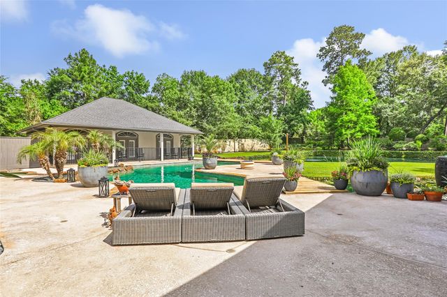 11 Turtle Cove Court, Kingwood, TX 77346