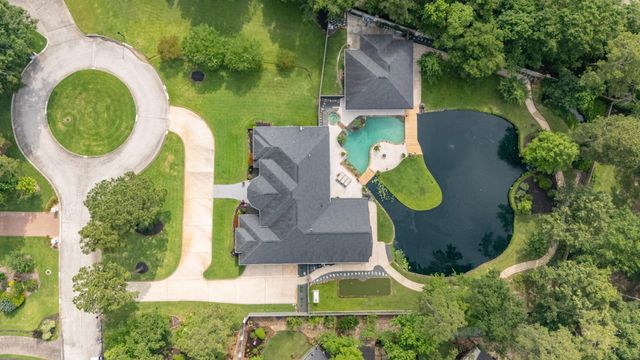 11 Turtle Cove Court, Kingwood, TX 77346