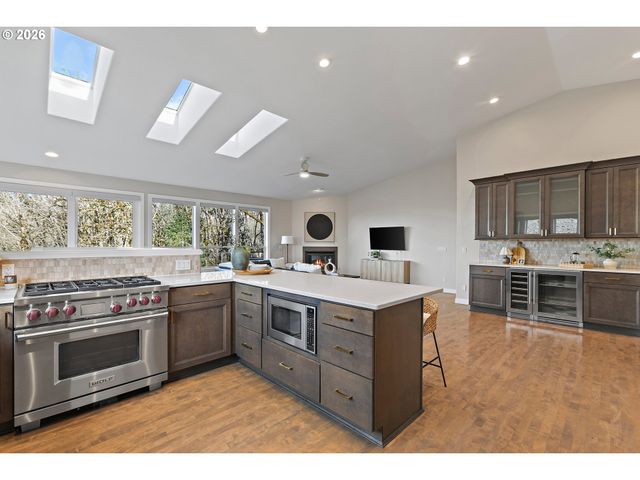 2739 Nw AVOCET Ln, Portland, OR 97229