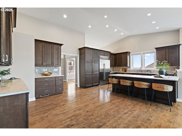 2739 Nw AVOCET Ln, Portland, OR 97229