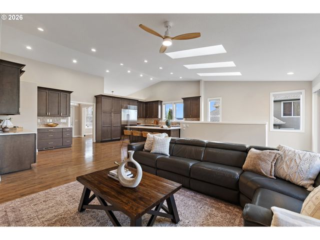 2739 Nw AVOCET Ln, Portland, OR 97229