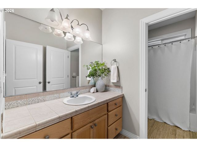 2739 Nw AVOCET Ln, Portland, OR 97229