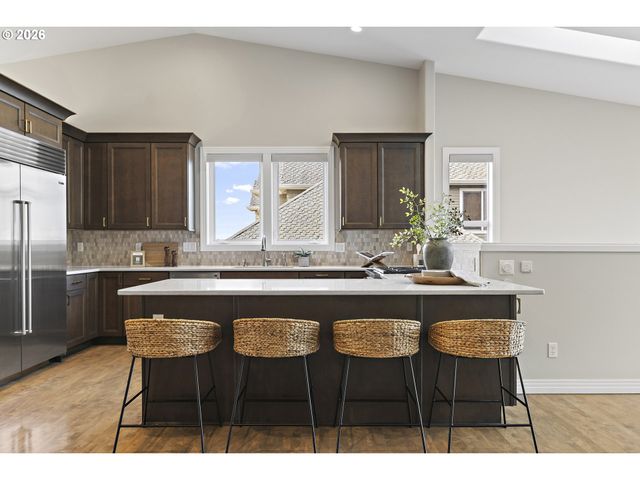 2739 Nw AVOCET Ln, Portland, OR 97229