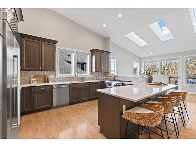 2739 Nw AVOCET Ln, Portland, OR 97229