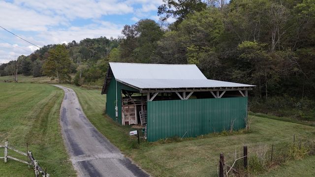 46 Carver Hollow Lane, Pleasant Shade, TN 37145