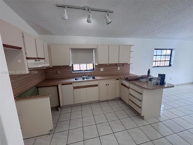 2485 W 70th Place, Hialeah, FL 33016