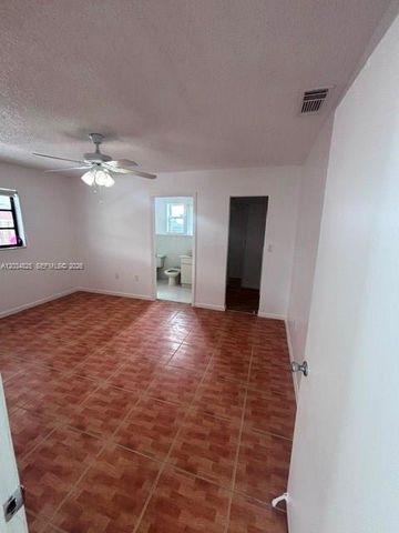 2485 W 70th Place, Hialeah, FL 33016