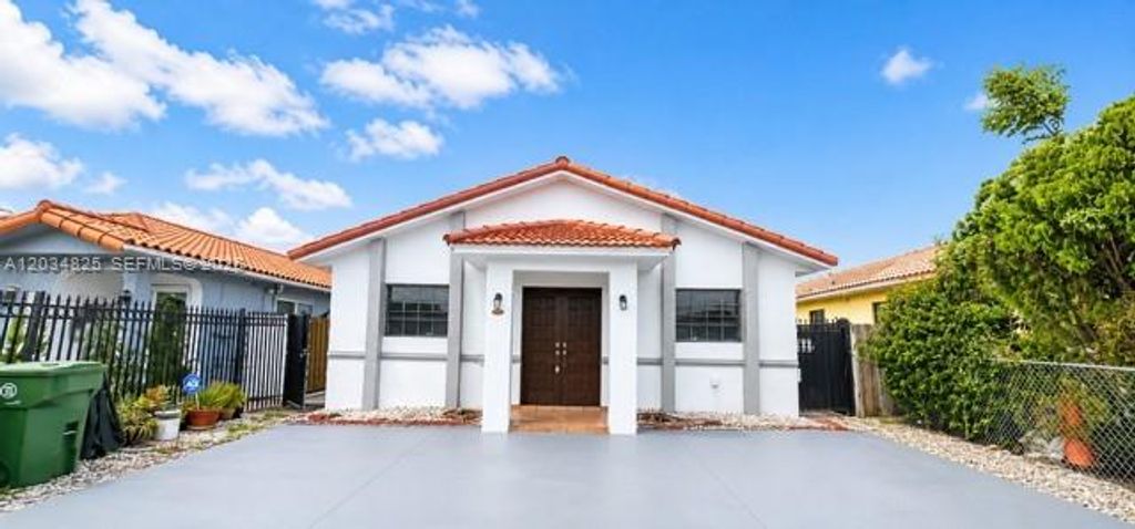 2485 W 70th Place, Hialeah, FL 33016