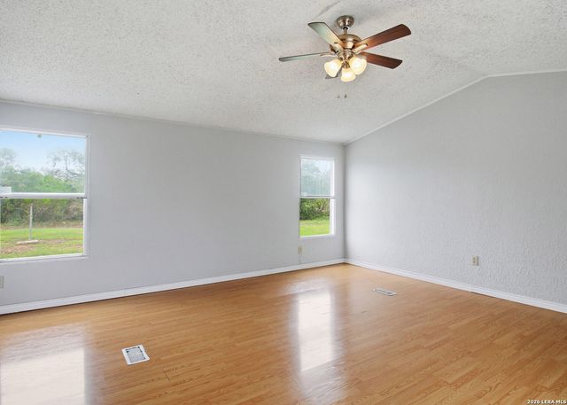 318 Dewey, Seguin, TX 78155