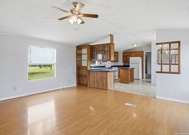 318 Dewey, Seguin, TX 78155