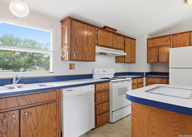 318 Dewey, Seguin, TX 78155