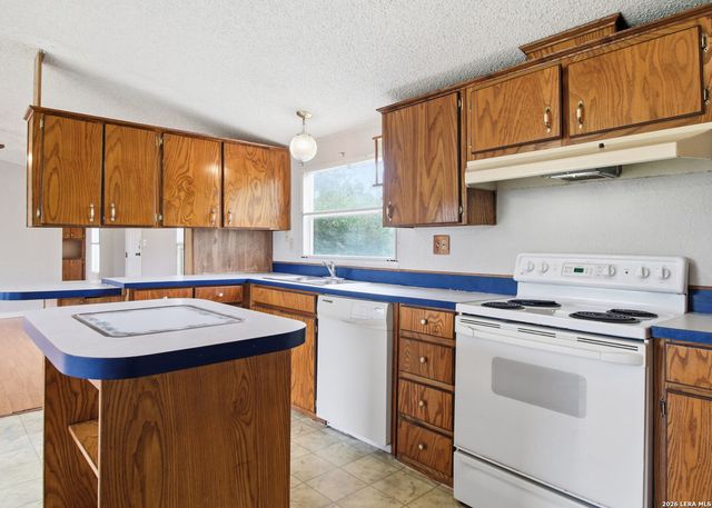 318 Dewey, Seguin, TX 78155