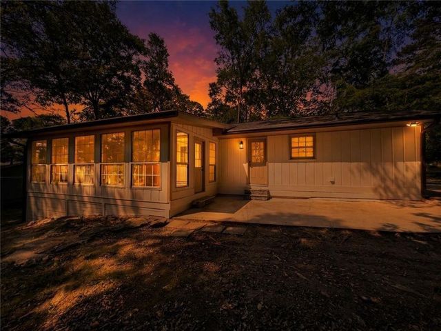 2304 Rolling Acres Court SW, Conyers, GA 30094