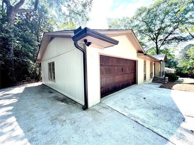 2304 Rolling Acres Court SW, Conyers, GA 30094