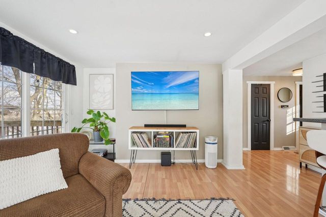 293 Meadowside COURT, Pewaukee, WI 53072