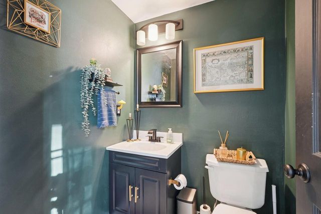 293 Meadowside COURT, Pewaukee, WI 53072