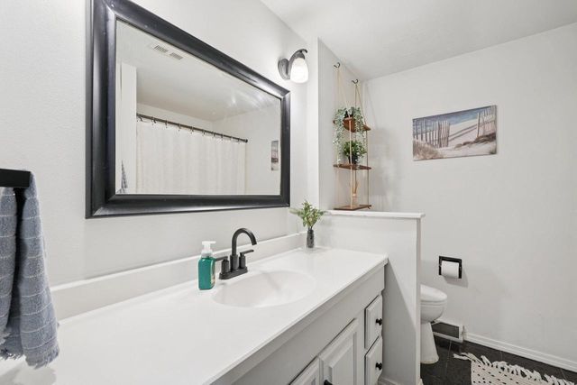 293 Meadowside COURT, Pewaukee, WI 53072