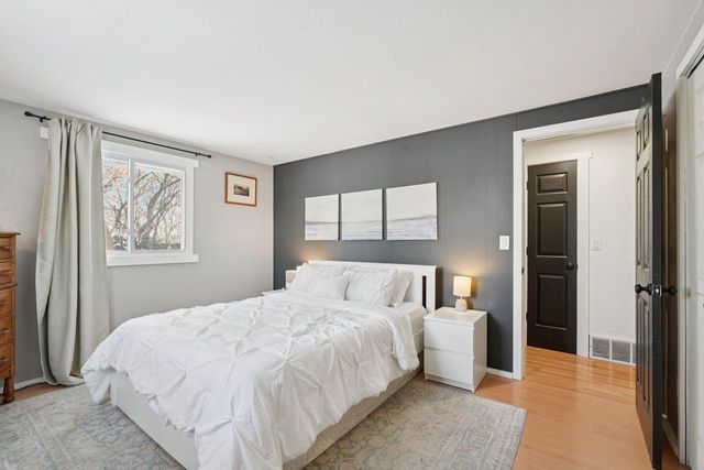 293 Meadowside COURT, Pewaukee, WI 53072