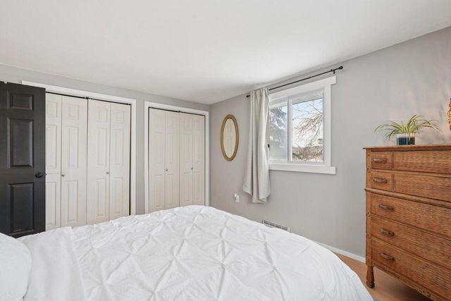 293 Meadowside COURT, Pewaukee, WI 53072