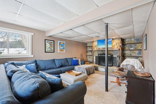 293 Meadowside COURT, Pewaukee, WI 53072