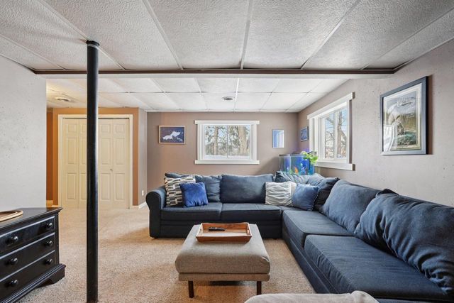 293 Meadowside COURT, Pewaukee, WI 53072