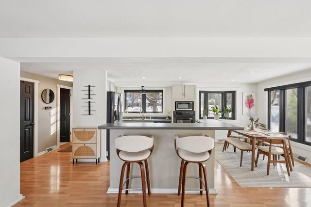 293 Meadowside COURT, Pewaukee, WI 53072