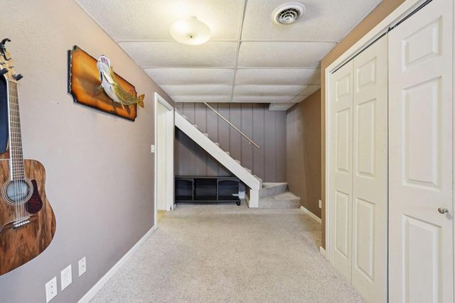 293 Meadowside COURT, Pewaukee, WI 53072