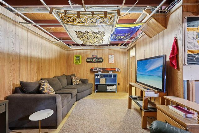 293 Meadowside COURT, Pewaukee, WI 53072