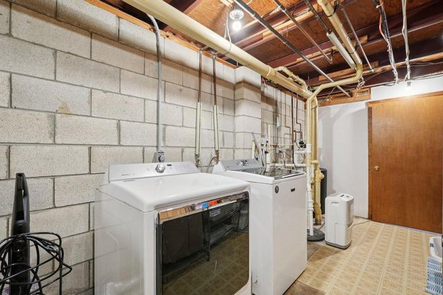 293 Meadowside COURT, Pewaukee, WI 53072